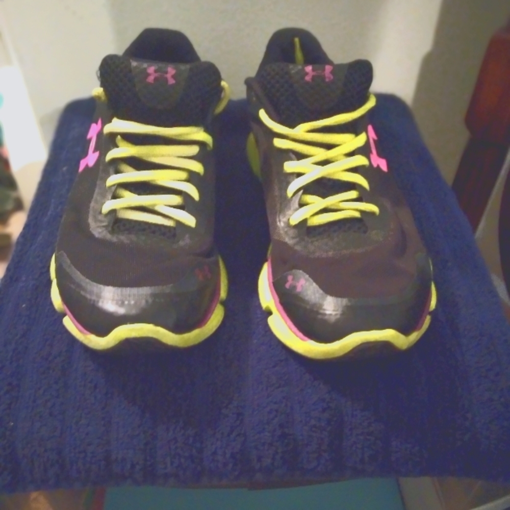 UNDER ARMOR: cross trainer workout shoes